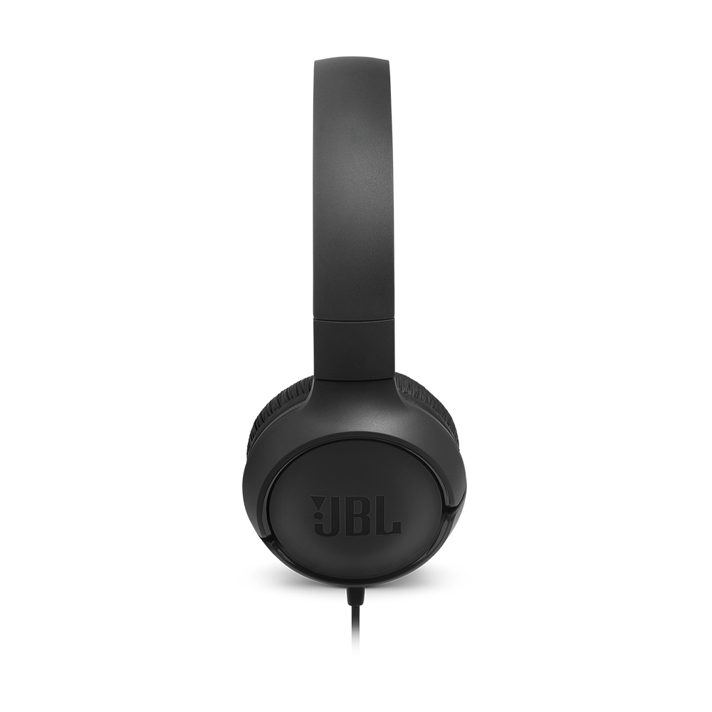 Headphone JBL Tune 500 com Fio Preto – Original com Nota Fiscal, Som JBL Pure Bass e Microfone Integrado Desfrute de potência sonora e conforto no dia a dia com o Headphone JBL Tune 500. Equipado com a exclusiva tecnologia JBL Pure Bass, este fone com fio oferece áudio de alta qualidade, ideal para quem busca um modelo acessível, durável e com desempenho superior em qualquer ocasião. Com drivers potentes de 32 mm, o JBL Tune 500 entrega graves profundos e potentes, equilibrando perfeitamente as frequências para uma experiência sonora envolvente. Seja para ouvir música, assistir vídeos ou realizar chamadas, você terá som claro, dinâmico e com a assinatura que tornou a JBL reconhecida mundialmente. Sua conexão via cabo P2 (3.5 mm) garante compatibilidade imediata com a maioria dos dispositivos, como notebooks, PCs, tablets, celulares com entrada de fone ou adaptadores, além de ser perfeito para quem deseja zero latência em jogos, vídeos ou transmissões ao vivo. O modelo possui microfone embutido com controle remoto de um botão no cabo, permitindo atender chamadas, pausar ou trocar faixas com praticidade, sem precisar tirar o celular do bolso. Leve e dobrável, o JBL Tune 500 foi projetado para facilitar a rotina de quem está sempre em movimento. As almofadas acolchoadas e a haste ajustável garantem um encaixe confortável, mesmo após longos períodos de uso. O formato on-ear (sobre a orelha) reduz o peso e facilita o transporte, tornando-o ideal para estudar, trabalhar, viajar ou relaxar em casa. Com visual moderno e acabamento elegante na cor preta, o headphone combina com qualquer estilo, mantendo a durabilidade e a qualidade que os produtos JBL oferecem. É uma excelente escolha para o uso diário, com excelente custo-benefício. Especificações Técnicas Marca: JBL Modelo: Tune 500 Cor: Preto Conectividade: Com fio (cabo P2 3.5 mm) Driver: 32 mm Tecnologia de som: JBL Pure Bass Tipo: On-ear (sobre a orelha) Microfone: Embutido no cabo Controle remoto: 1 botão no cabo (play/pausa/atender chamadas) Compatibilidade: Android, iOS, Windows, Mac, PS4, Xbox (com entrada P2) Dobrável: Sim Almofadas: Macias e confortáveis Peso: Leve Nota Fiscal: Produto original com NF e garantia oficial O JBL Tune 500 é perfeito para quem busca um fone de ouvido prático, confiável e com o som potente da JBL. Leve, dobrável e pronto para qualquer momento, ele une qualidade, conforto e desempenho em um só produto. Produto novo, original, com envio imediato e nota fiscal inclusa.