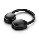 Headphone Philips TAH6506BK Bluetooth com ANC – Preto, Leve, Dobrável e com Conexão Dupla O Philips TAH6506BK é um headphone moderno, leve e potente, projetado para oferecer uma experiência de áudio premium com total liberdade de movimento. Com conectividade Bluetooth, cancelamento ativo de ruído (ANC) e conexão dupla simultânea (multiponto), ele é ideal para quem busca praticidade, conforto e som limpo em qualquer situação. Seu principal destaque é a tecnologia de cancelamento ativo de ruído (ANC), que filtra os sons externos em tempo real, criando uma experiência de audição imersiva e silenciosa. Perfeito para ambientes barulhentos como transportes públicos, escritórios ou durante viagens. Além disso, o TAH6506BK conta com conexão Bluetooth multiponto, o que permite parear o fone a dois dispositivos simultaneamente. Você pode, por exemplo, assistir a um vídeo no notebook e atender chamadas do celular sem precisar desconectar de um para conectar no outro. A qualidade sonora é outro ponto forte. Com drivers de 32 mm, o fone oferece áudio limpo, equilibrado e com graves presentes. Seja ouvindo músicas, podcasts ou participando de reuniões, o desempenho é estável e agradável. O design over-ear dobrável proporciona conforto mesmo após horas de uso. As almofadas macias se ajustam suavemente às orelhas, e a estrutura leve torna o uso prolongado mais cômodo. Além disso, ele pode ser facilmente guardado em mochilas ou bolsas sem ocupar espaço. A bateria tem autonomia de até 30 horas com o ANC desligado e até 25 horas com o cancelamento de ruído ativado. Com o carregamento rápido via USB-C, apenas 15 minutos na tomada garantem até 2 horas de reprodução — ideal para quem tem pouco tempo e muita rotina. O microfone embutido com redução de ruído permite chamadas com mais clareza, mesmo em ambientes ruidosos. Os botões laterais integrados oferecem controle rápido de volume, troca de faixas, chamadas e ativação do ANC, além de suporte a assistentes de voz como Google Assistant e Siri. Com acabamento preto fosco elegante e estrutura dobrável, o Philips TAH6506BK é discreto, funcional e pronto para te acompanhar em qualquer lugar. Especificações Técnicas Marca: Philips Modelo: TAH6506BK Cor: Preto Conectividade: Bluetooth multiponto (dupla conexão) Cancelamento de Ruído Ativo (ANC): Sim Drivers: 32 mm Tipo: Over-ear (circumaural) Microfone: Integrado com redução de ruído Controles: Botões físicos nas laterais Autonomia: Até 30h (ANC desligado) / até 25h (ANC ligado) Carregamento rápido: 15 min = até 2h de uso Tempo de carregamento total: Aproximadamente 2 horas Porta de carregamento: USB-C Compatibilidade: Android, iOS, Windows, Mac e outros Design: Leve, dobrável e confortável Nota Fiscal: Produto original com garantia e envio imediato Com o Philips TAH6506BK, você garante som potente, liberdade total, cancelamento de ruído eficaz e praticidade com conexão simultânea a dois dispositivos. Um fone elegante, eficiente e pronto para sua rotina moderna.